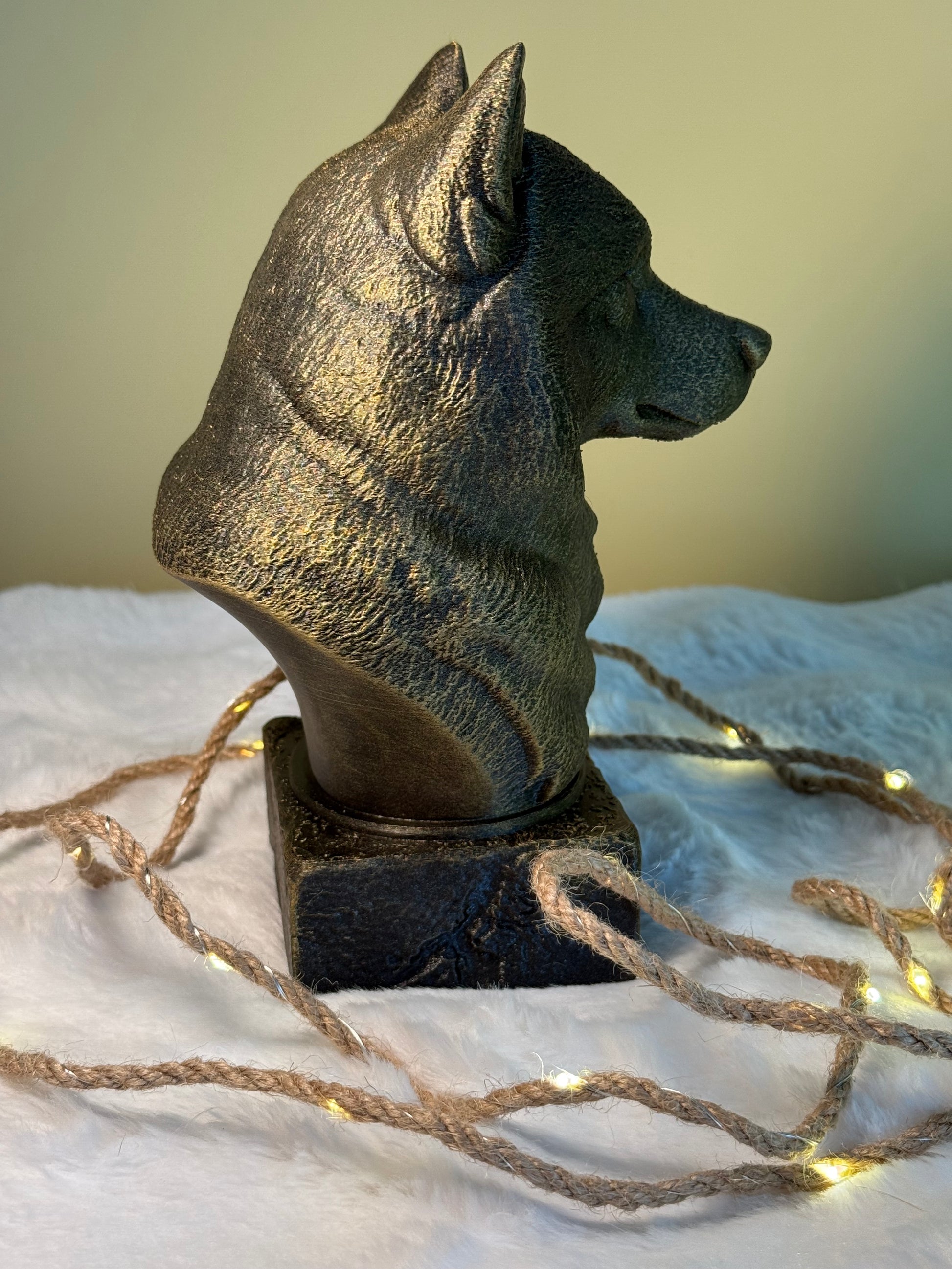 Alaskan Malamute side view antique style bust – Alaskan Malamute 3D printed dog statue home decor