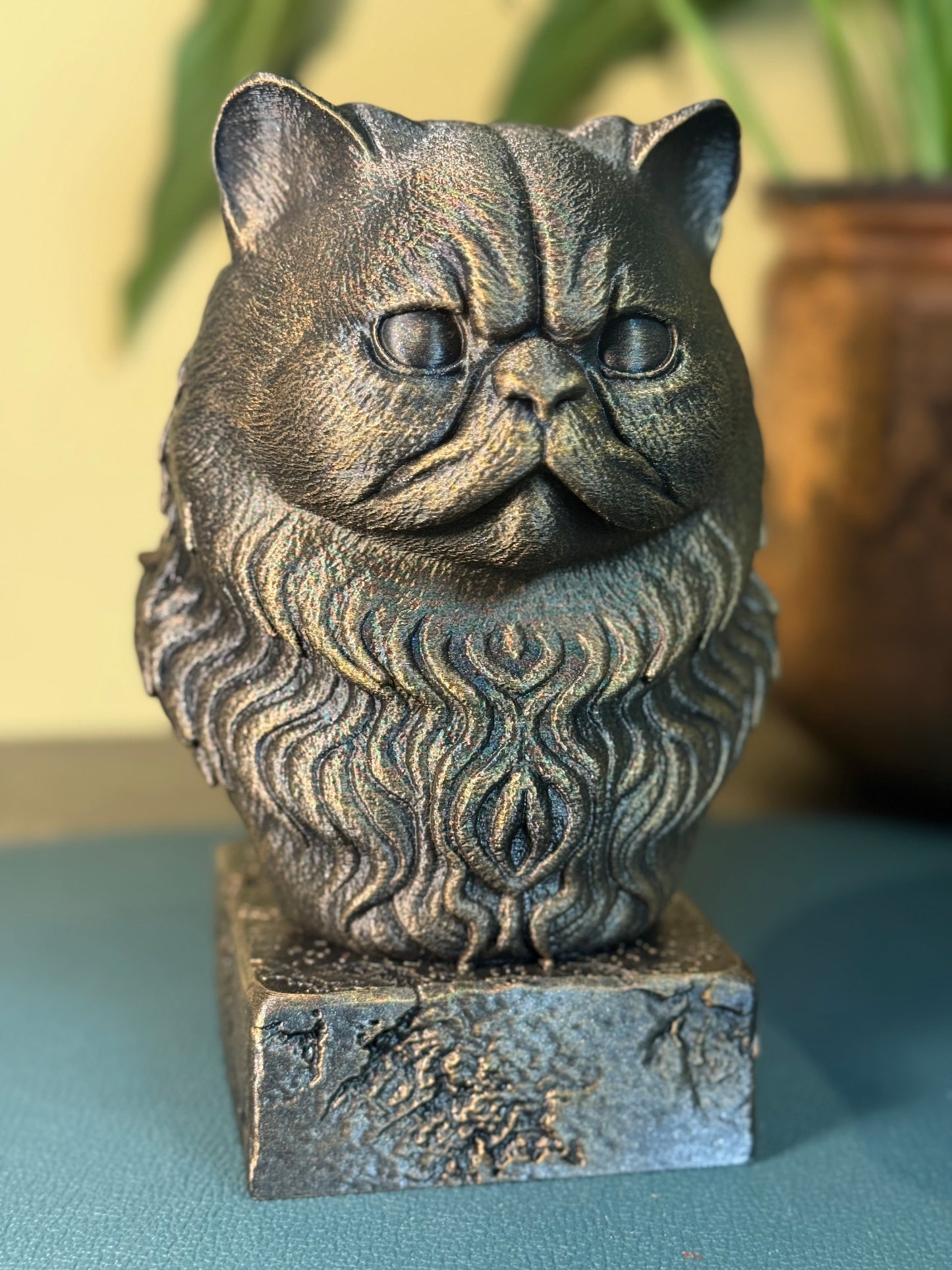 Persian Antique Bust – hand-painted 3D cat sculpture in antique black & gold, 14x13x20 cm