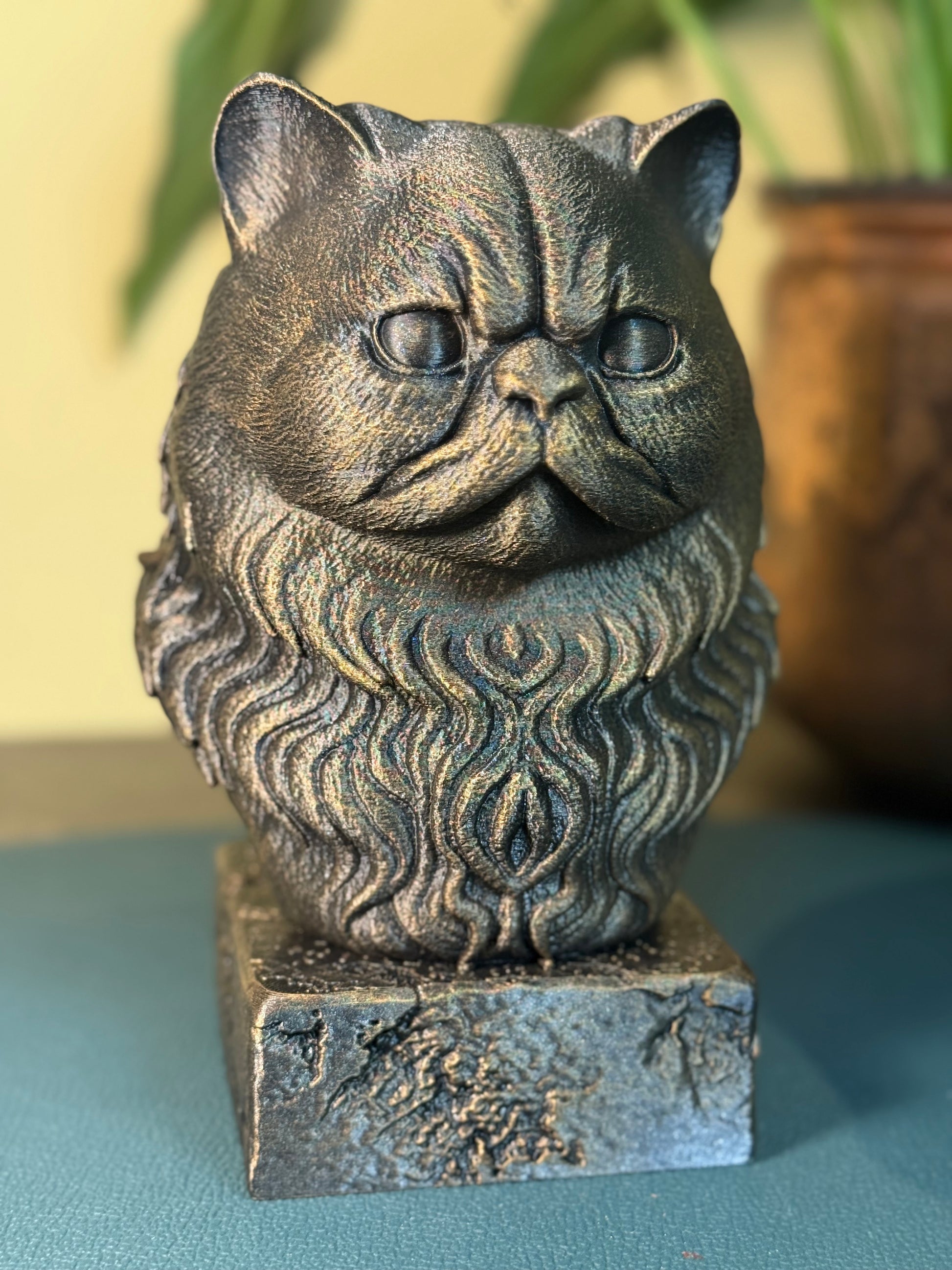 Persian Antique Bust – hand-painted 3D cat sculpture in antique black & gold, 14x13x20 cm