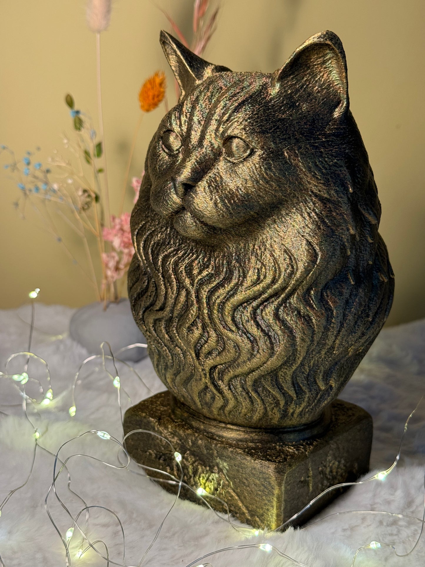 Ragdoll Antique Bust – hand-painted 3D cat sculpture in antique black & gold, 12x12x20 cm