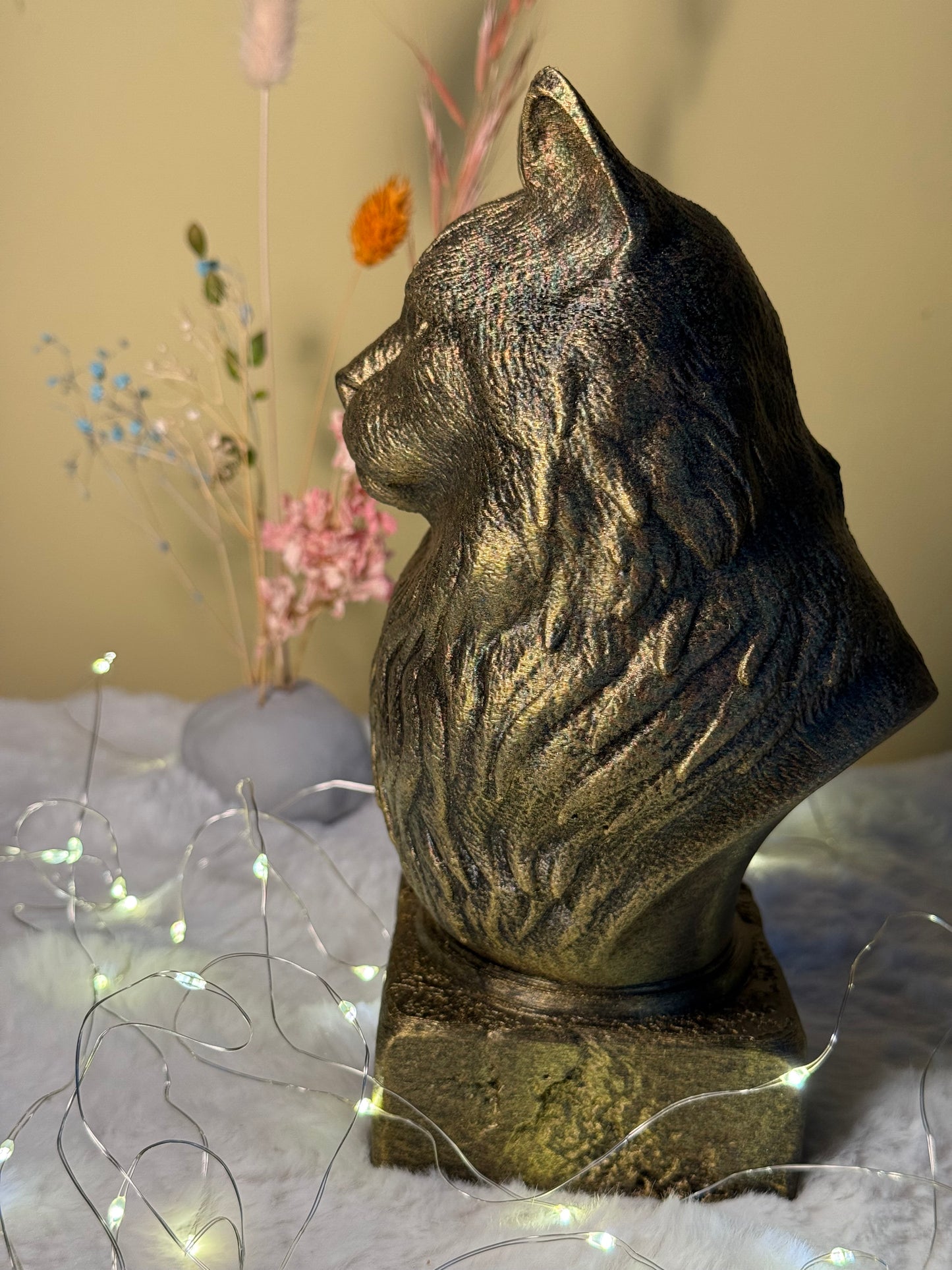 Ragdoll Antique Bust – hand-painted 3D cat sculpture in antique black & gold, 12x12x20 cm