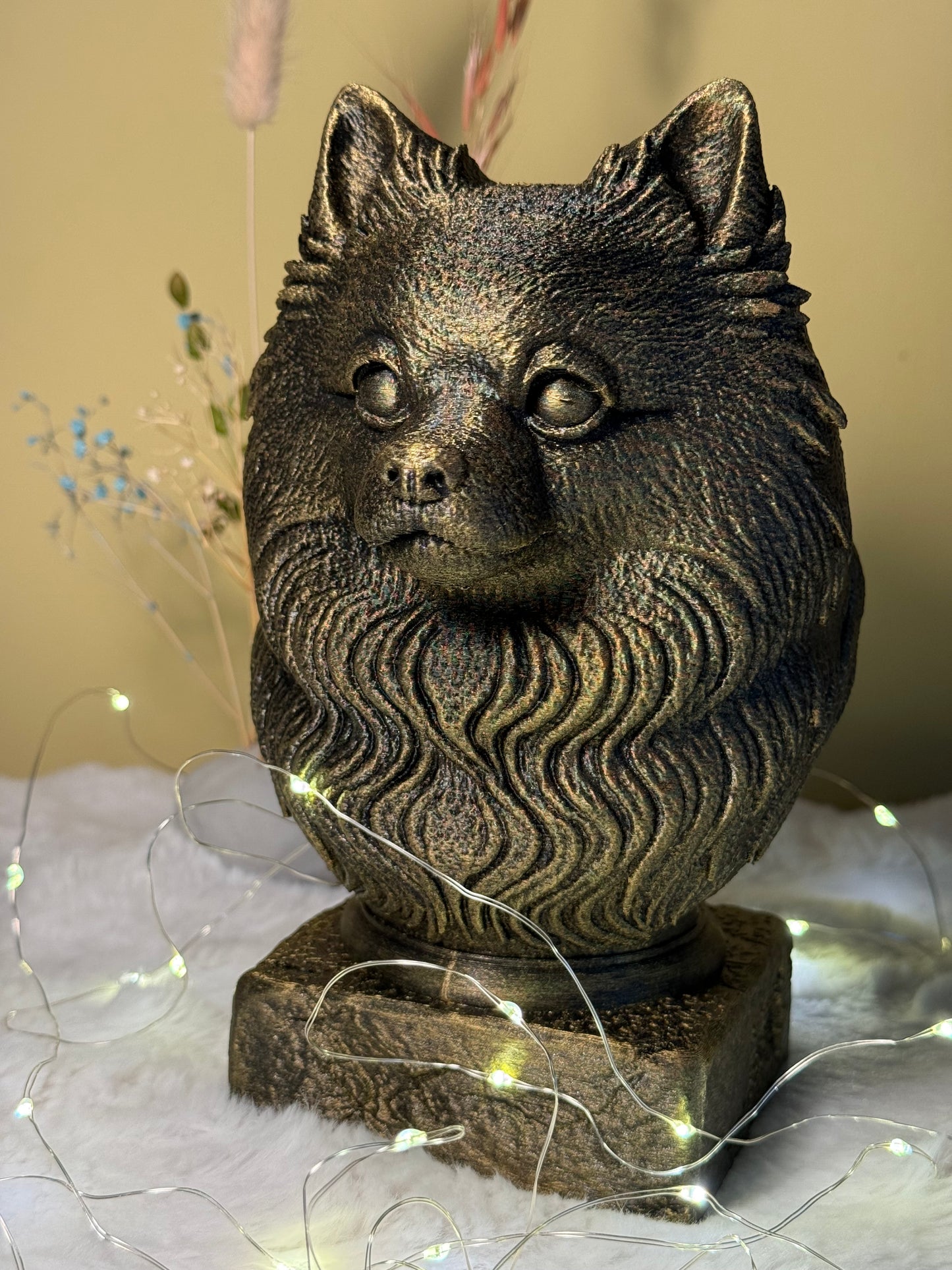 "– Antique-style 3D bust of the Pomsky, crafted with an antique finish
– Dimensions: L x W x H cm
– A refined collector’s piece for Pomsky owners, dog lovers, or as a unique home decor accent"