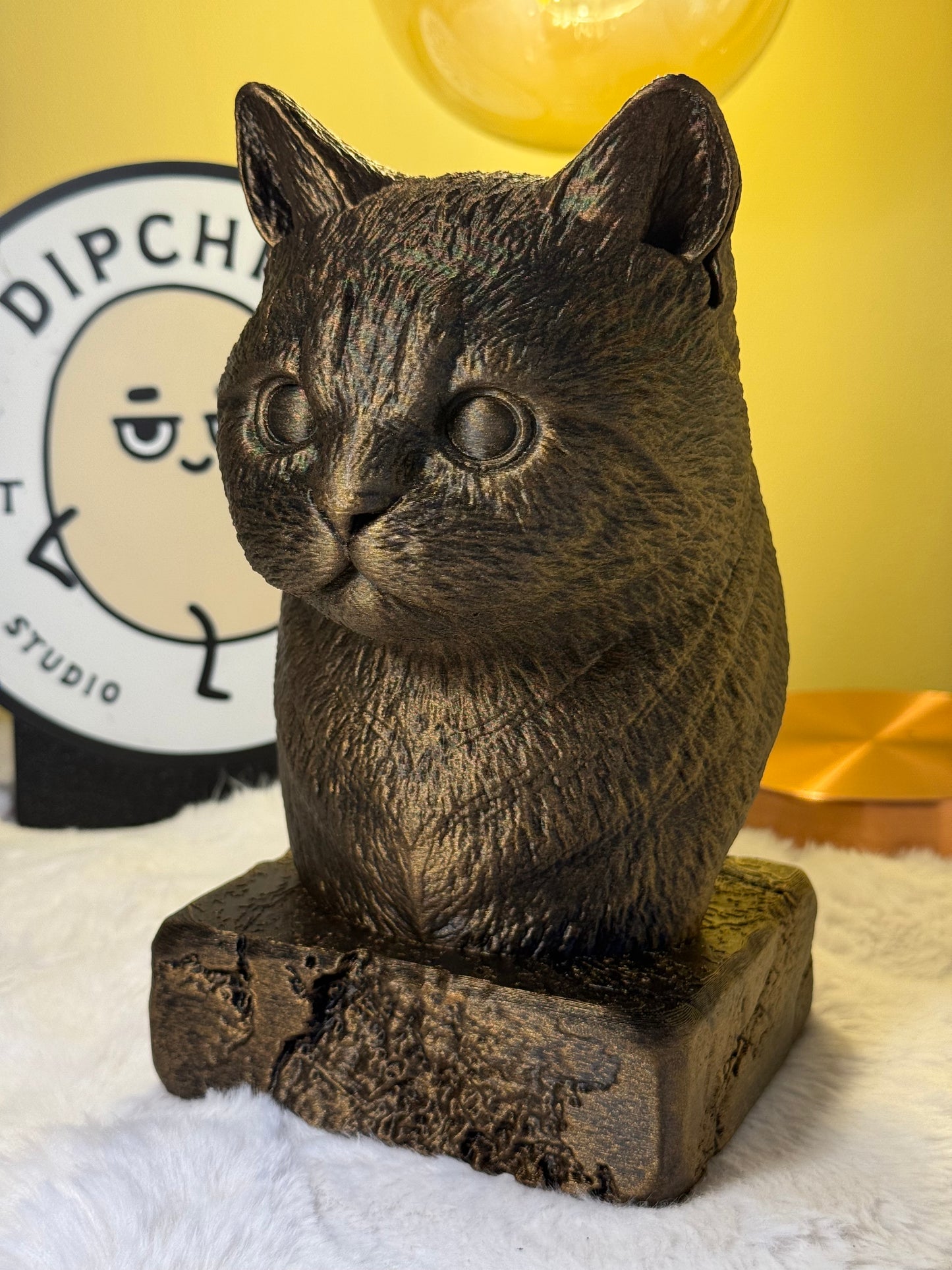 Munchkin Antique Bust – hand-painted 3D cat sculpture in antique black & gold, 12x14x20 cm