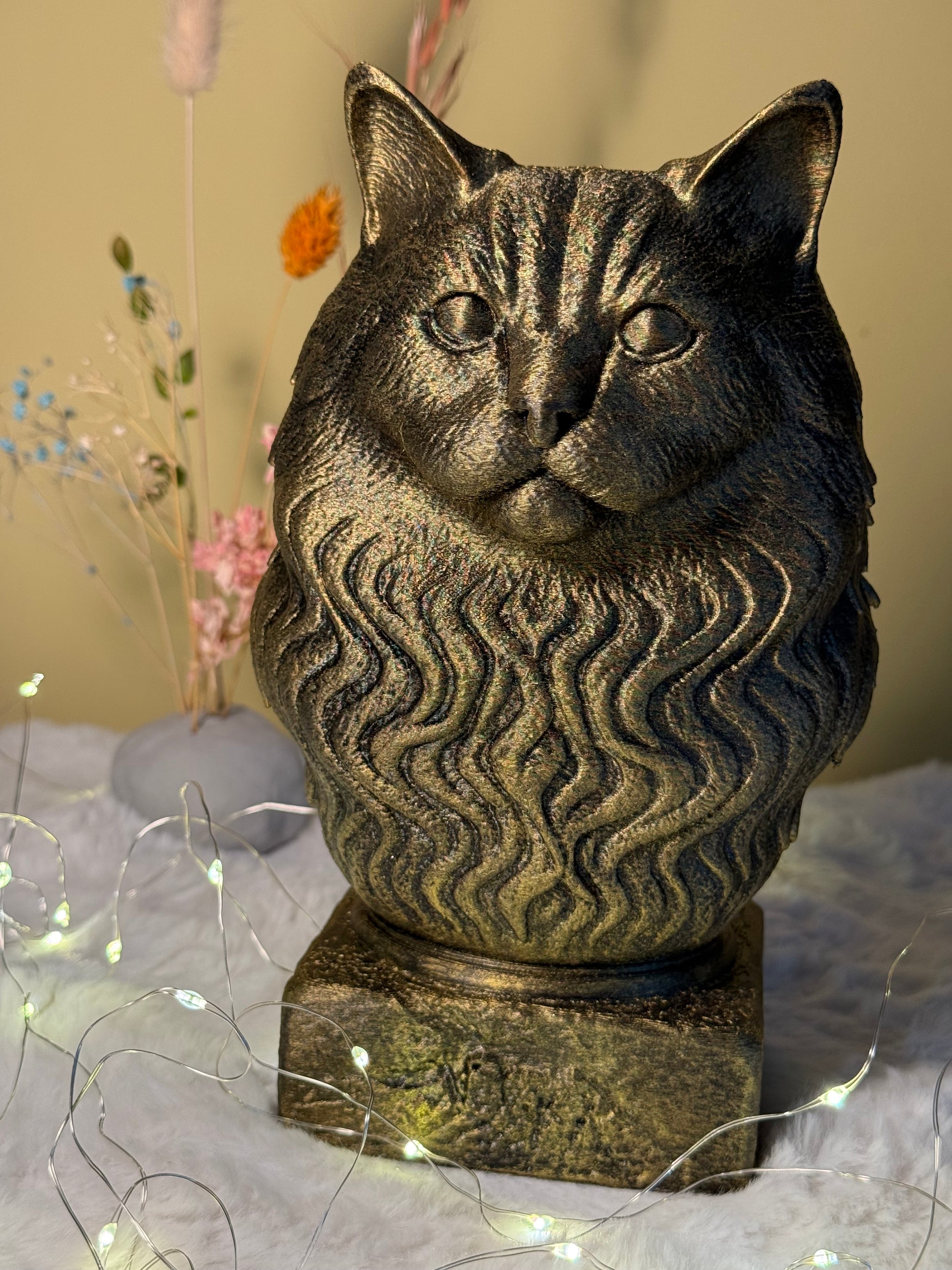 Ragdoll Antique Bust – hand-painted 3D cat sculpture in antique black & gold, 12x12x20 cm
